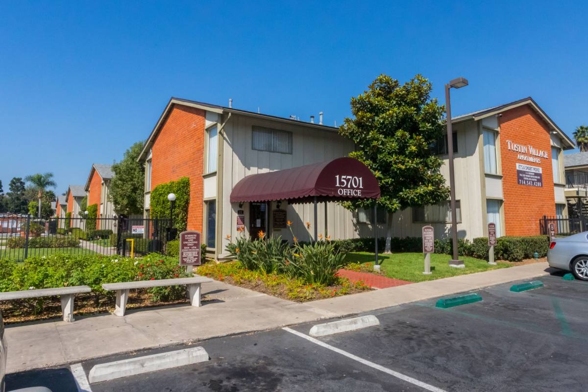 Apartment for rent at 15701 Tustin Village Way, Tustin, CA 92780