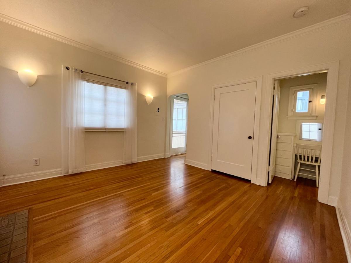 Apartment for rent at 933 Ocean Ave, Santa Monica, CA 90403