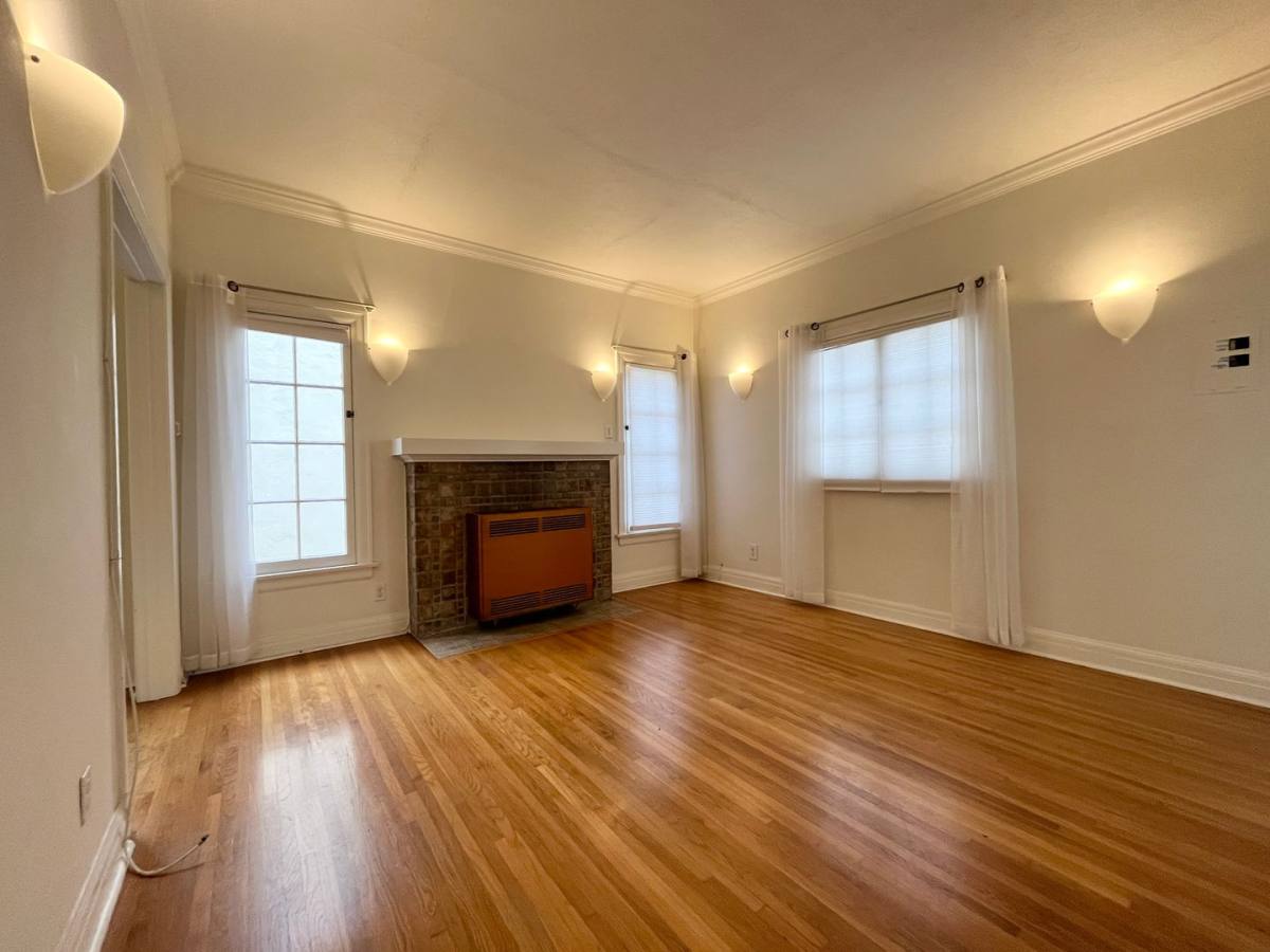 Apartment for rent at 933 Ocean Ave, Santa Monica, CA 90403