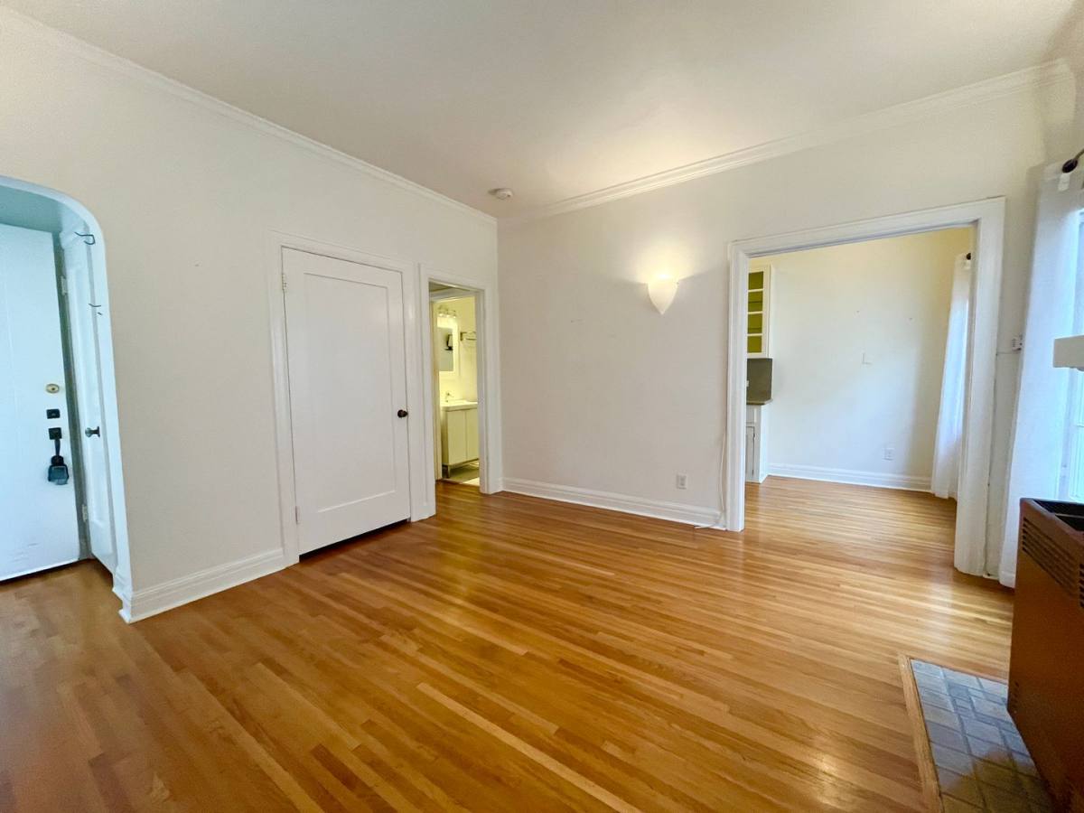 Apartment for rent at 933 Ocean Ave, Santa Monica, CA 90403