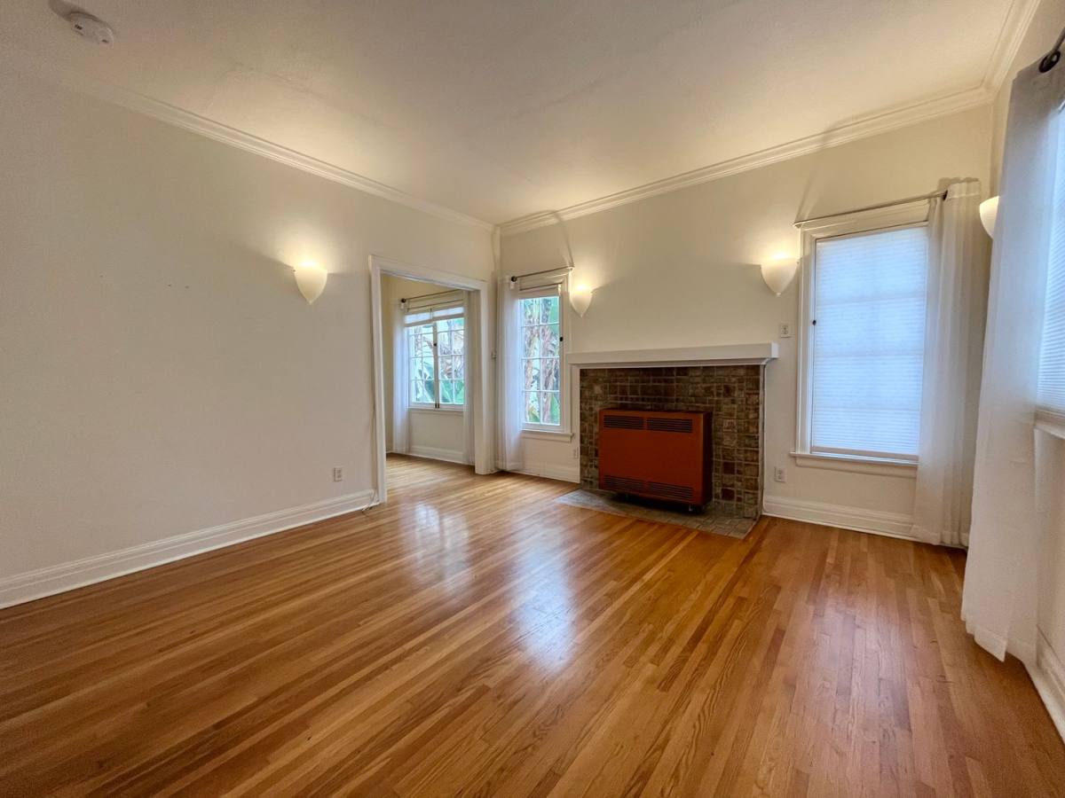 Apartment for rent at 933 Ocean Ave, Santa Monica, CA 90403