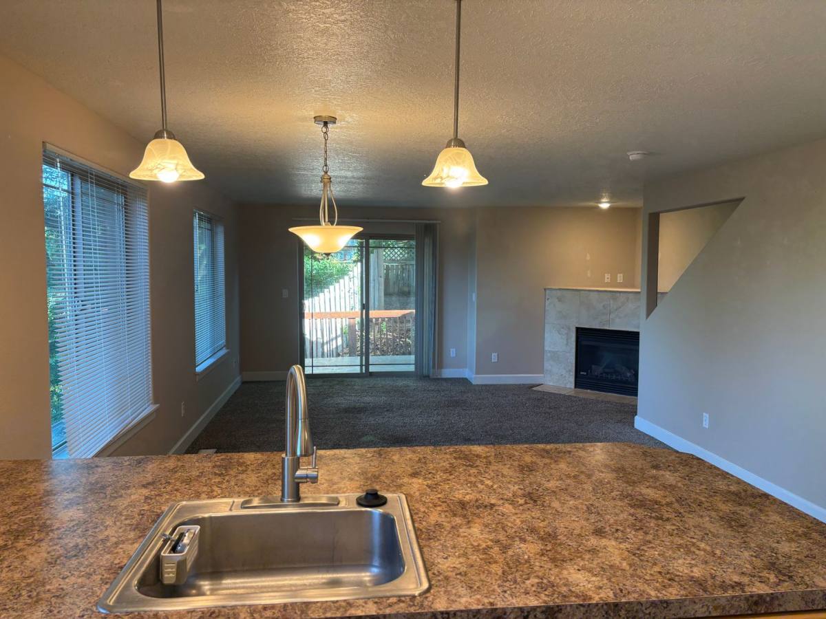 Apartment for rent at 940 942 River Bend Rd NW, Salem, OR 97304