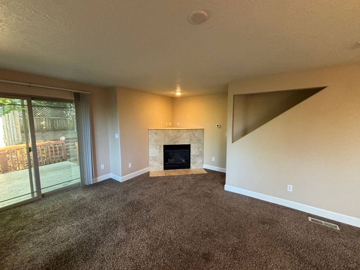 Apartment for rent at 940 942 River Bend Rd NW, Salem, OR 97304