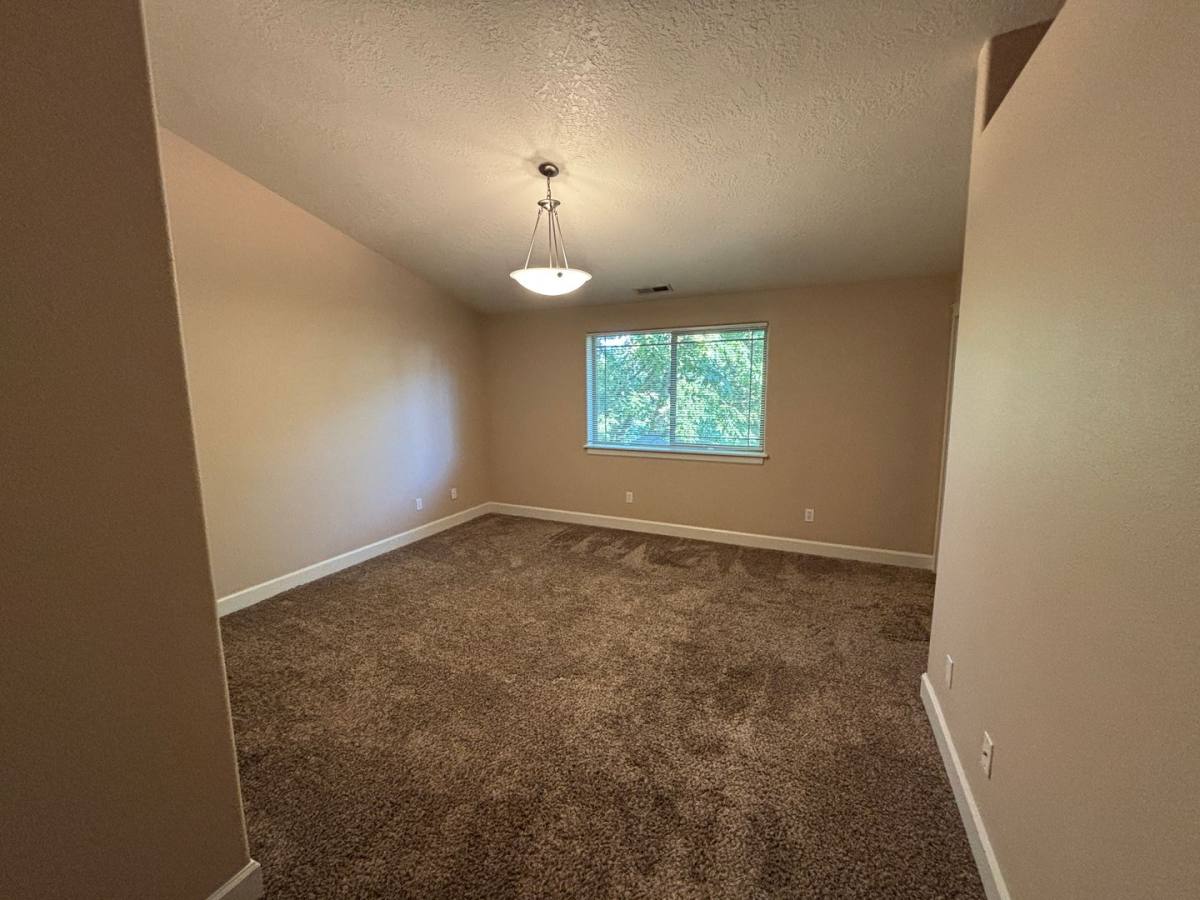 Apartment for rent at 940 942 River Bend Rd NW, Salem, OR 97304