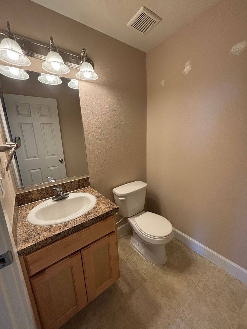 Apartment for rent at 940 942 River Bend Rd NW, Salem, OR 97304