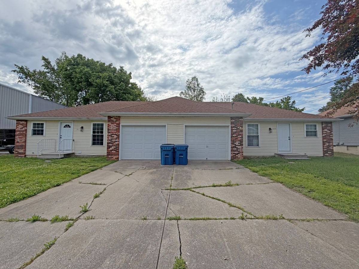Apartment for rent at 309 311 S Market St, Nixa, MO 65714