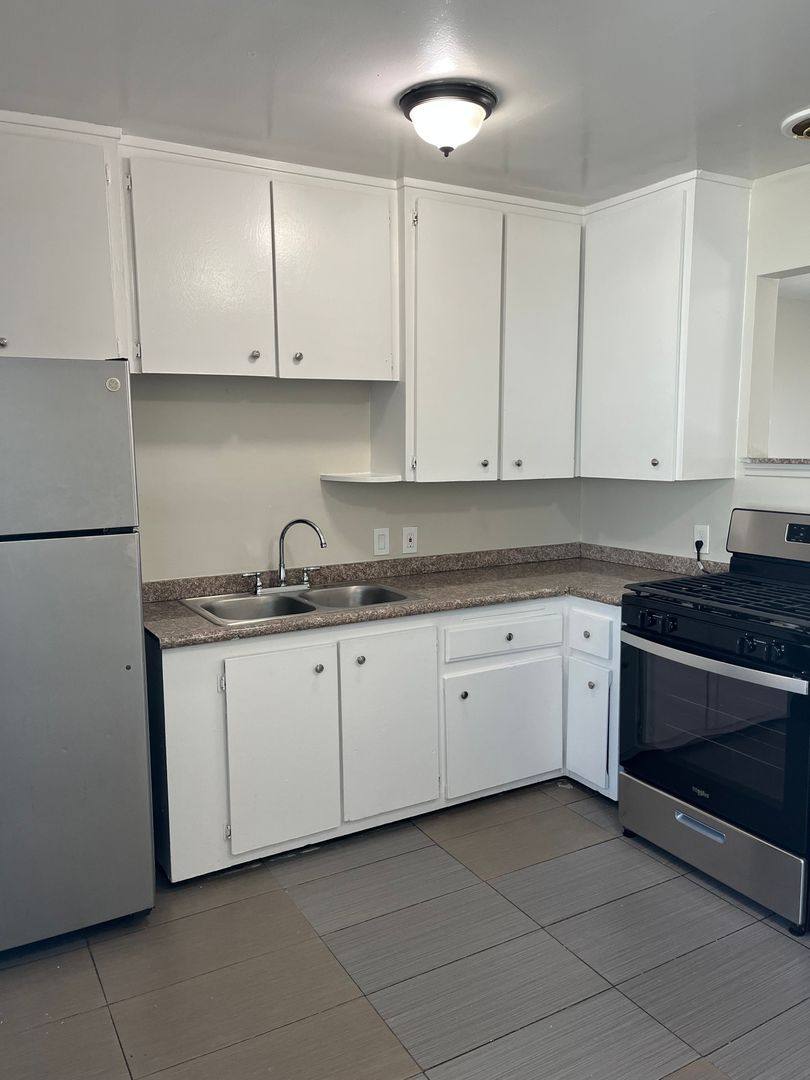 Apartment for rent at 3904 Gibraltar Ave, Los Angeles, CA 90008