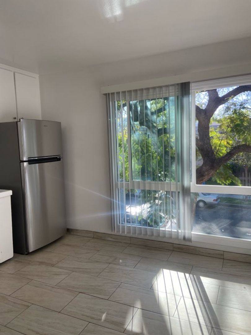 Apartment for rent at 3904 Gibraltar Ave, Los Angeles, CA 90008