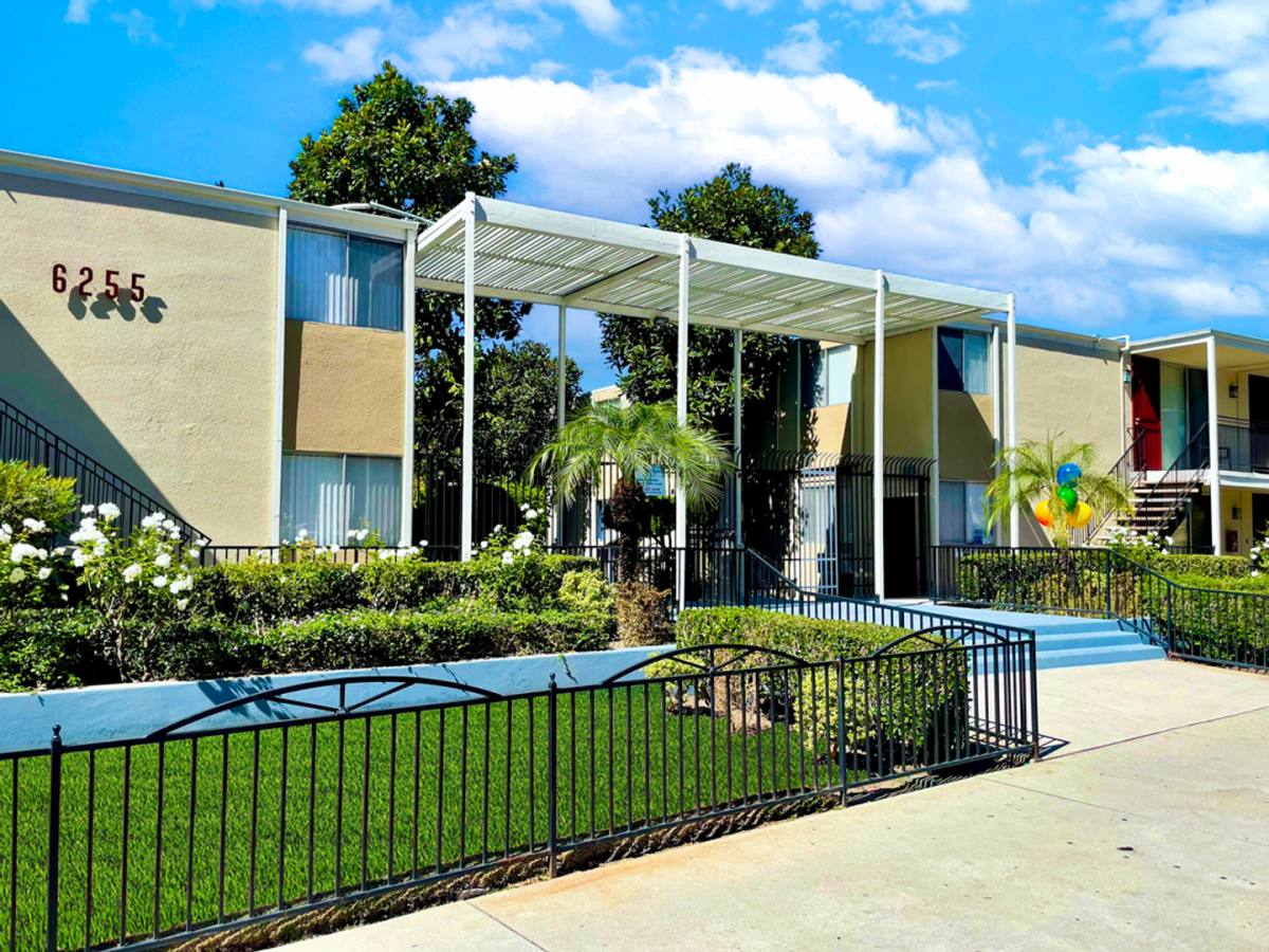 Apartment for rent at 6255 Atlantic Ave, Long Beach, CA 90805