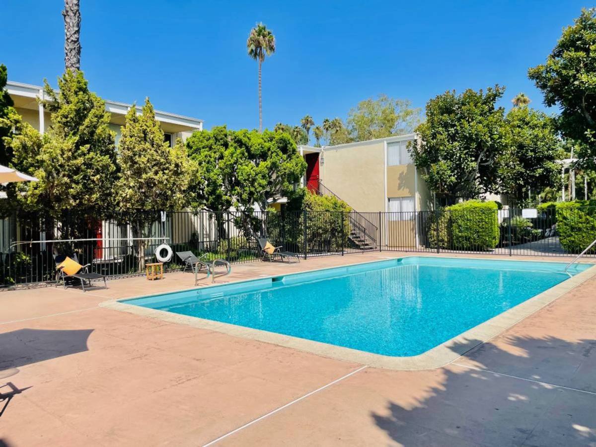 Apartment for rent at 6255 Atlantic Ave, Long Beach, CA 90805