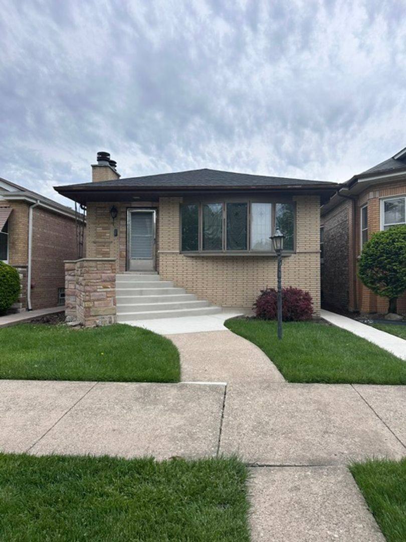 Apartment for rent at 6009 S Kolin Ave, Chicago, IL 60629