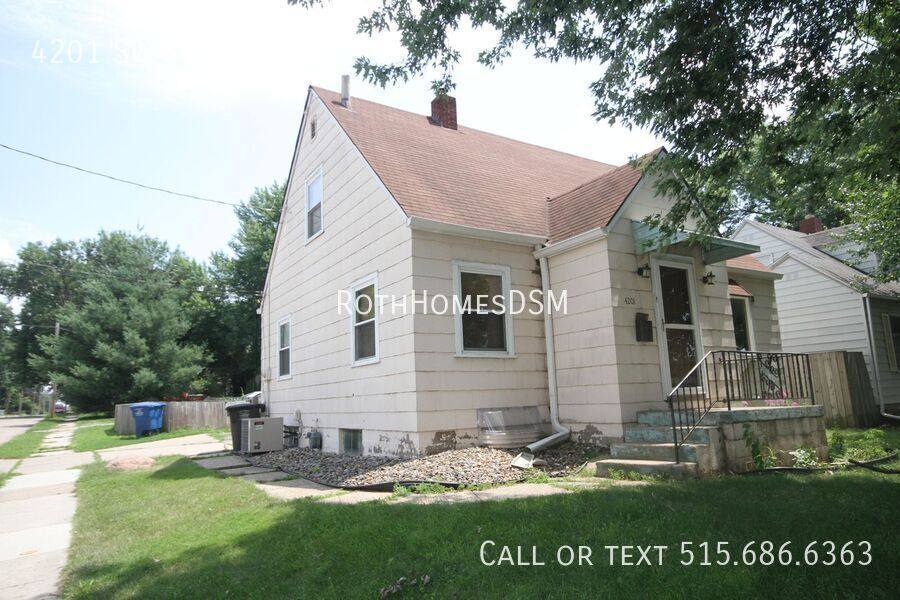 House for rent at 4201 SW 9th St, Des Moines, IA 50315