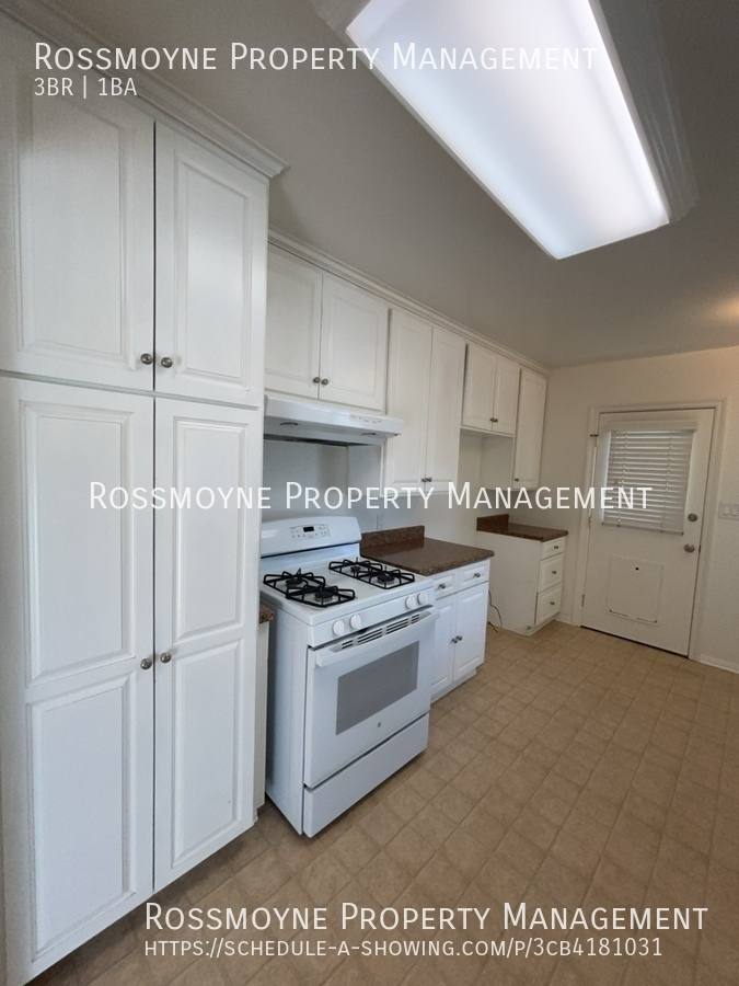 House for rent at 4633 New York Ave, La Crescenta, CA 91214