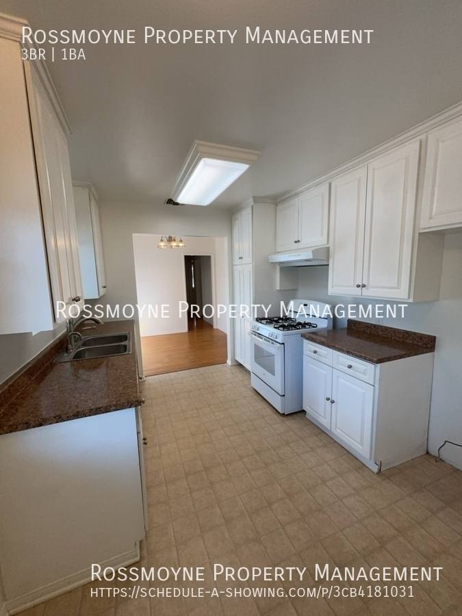 House for rent at 4633 New York Ave, La Crescenta, CA 91214