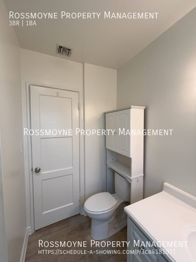House for rent at 4633 New York Ave, La Crescenta, CA 91214