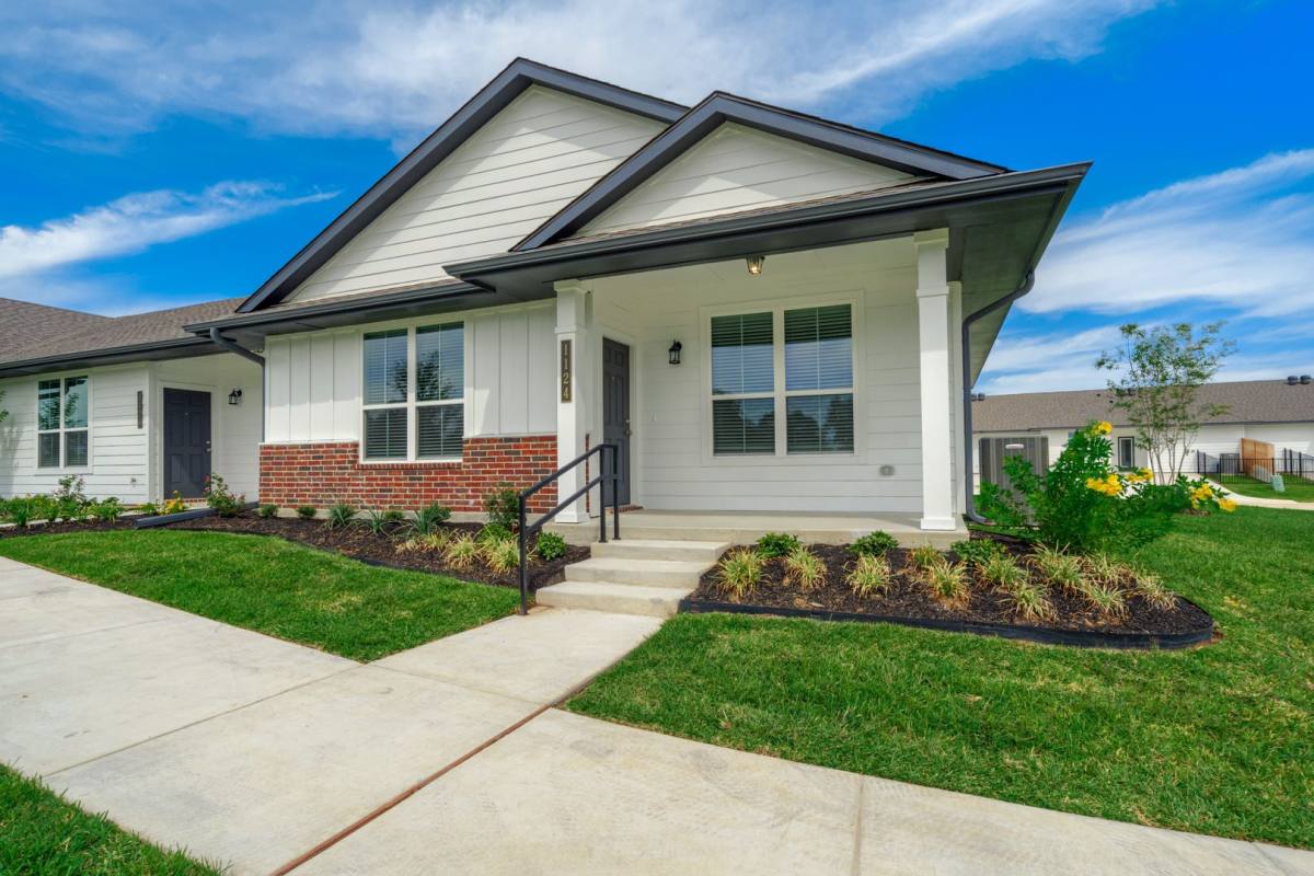 Townhouse for rent at 2047 Vintage Farms Way #1, Brenham, TX 77833