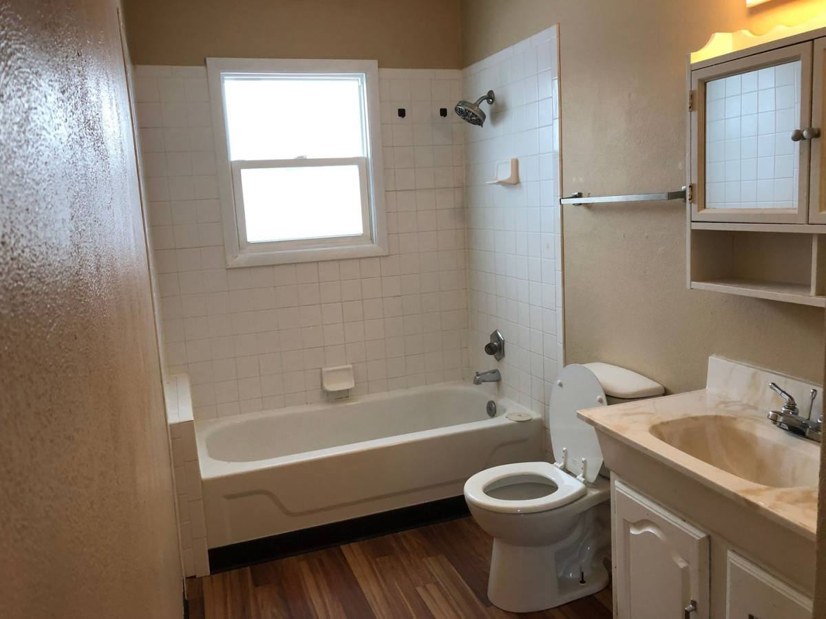 Apartment for rent at 607 7th St, Colona, IL 61241