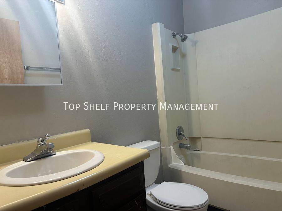 Apartment for rent at 1328 Williams St, Des Moines, IA 50317