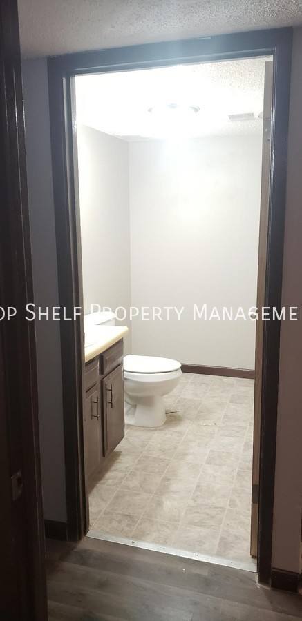 Apartment for rent at 1328 Williams St, Des Moines, IA 50317