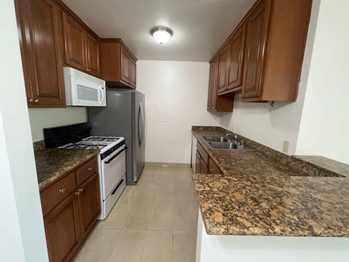 Apartment for rent at 424 Veteran Ave #402, Los Angeles, CA 90024