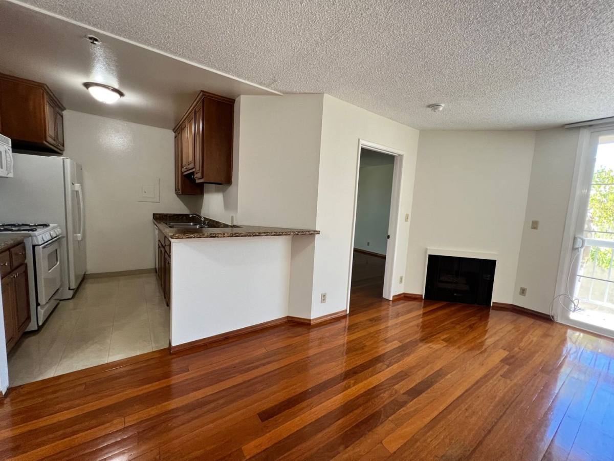 Apartment for rent at 424 Veteran Ave #201, Los Angeles, CA 90024