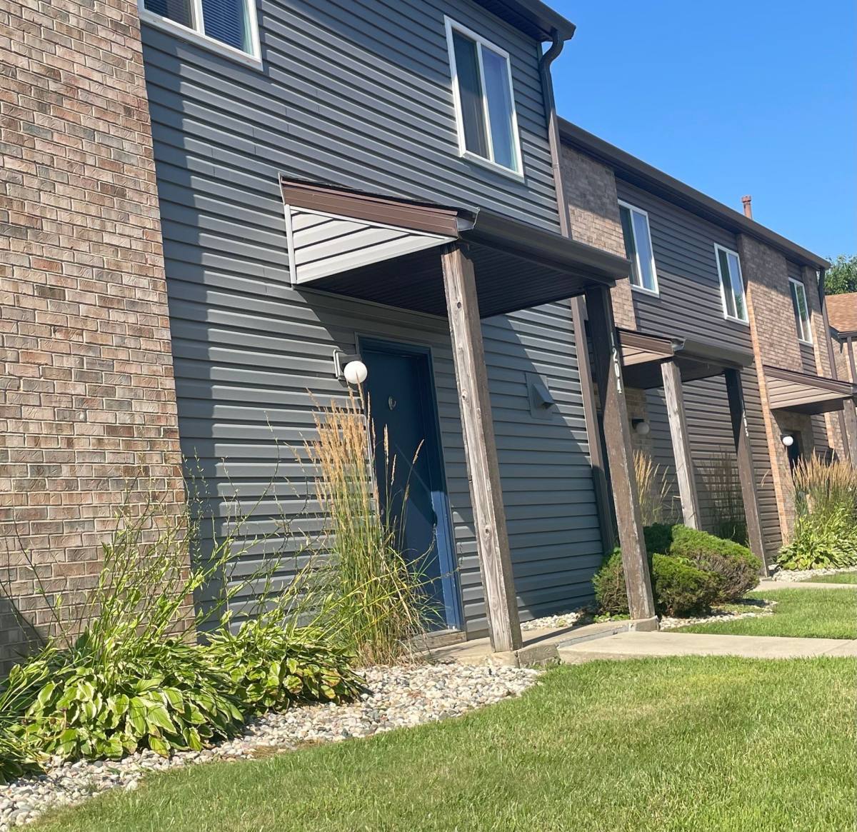 Townhouse for rent at 1710 Vale Park Rd, Valparaiso, IN 46383