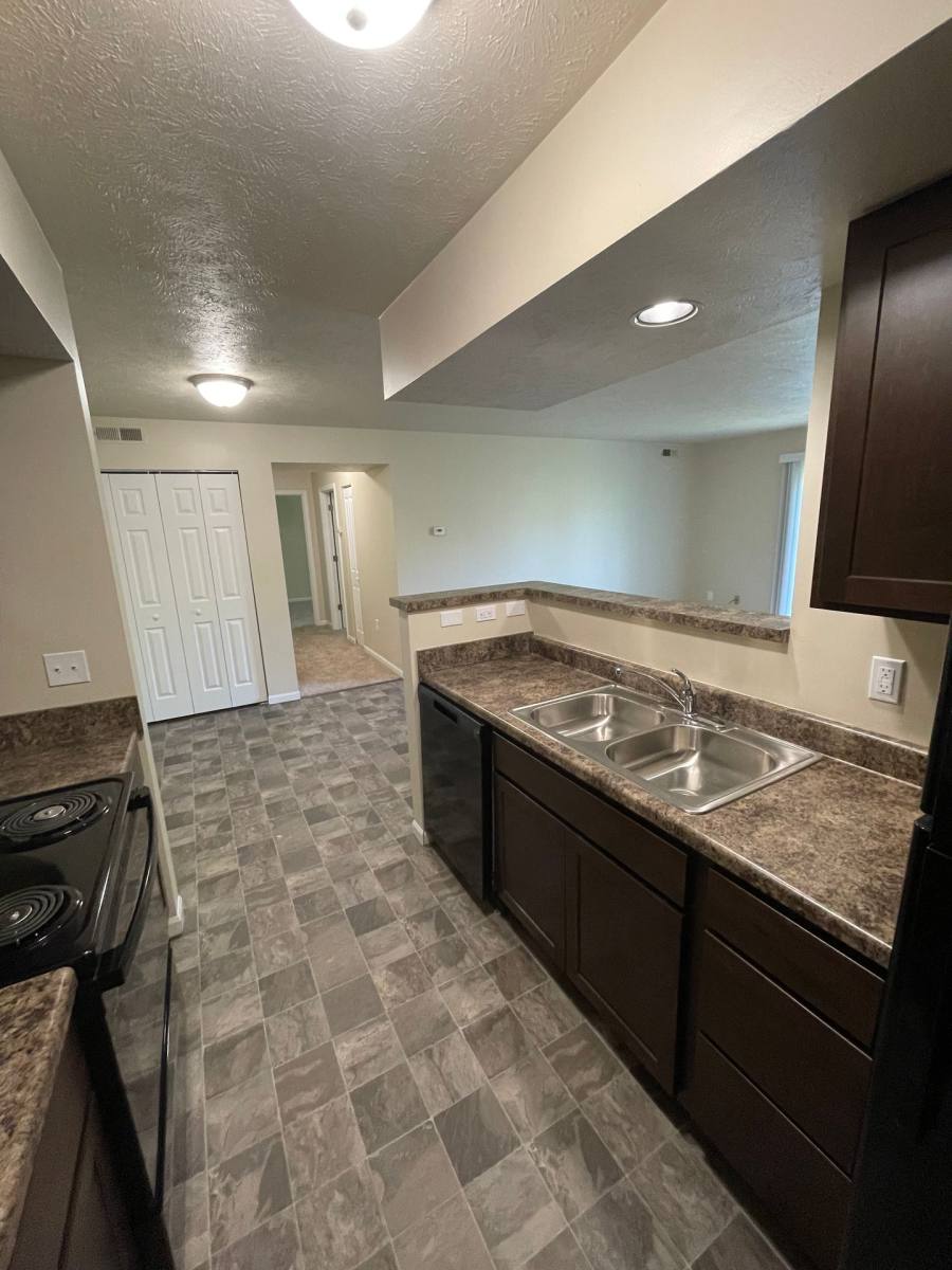 Townhouse for rent at 1710 Vale Park Rd, Valparaiso, IN 46383