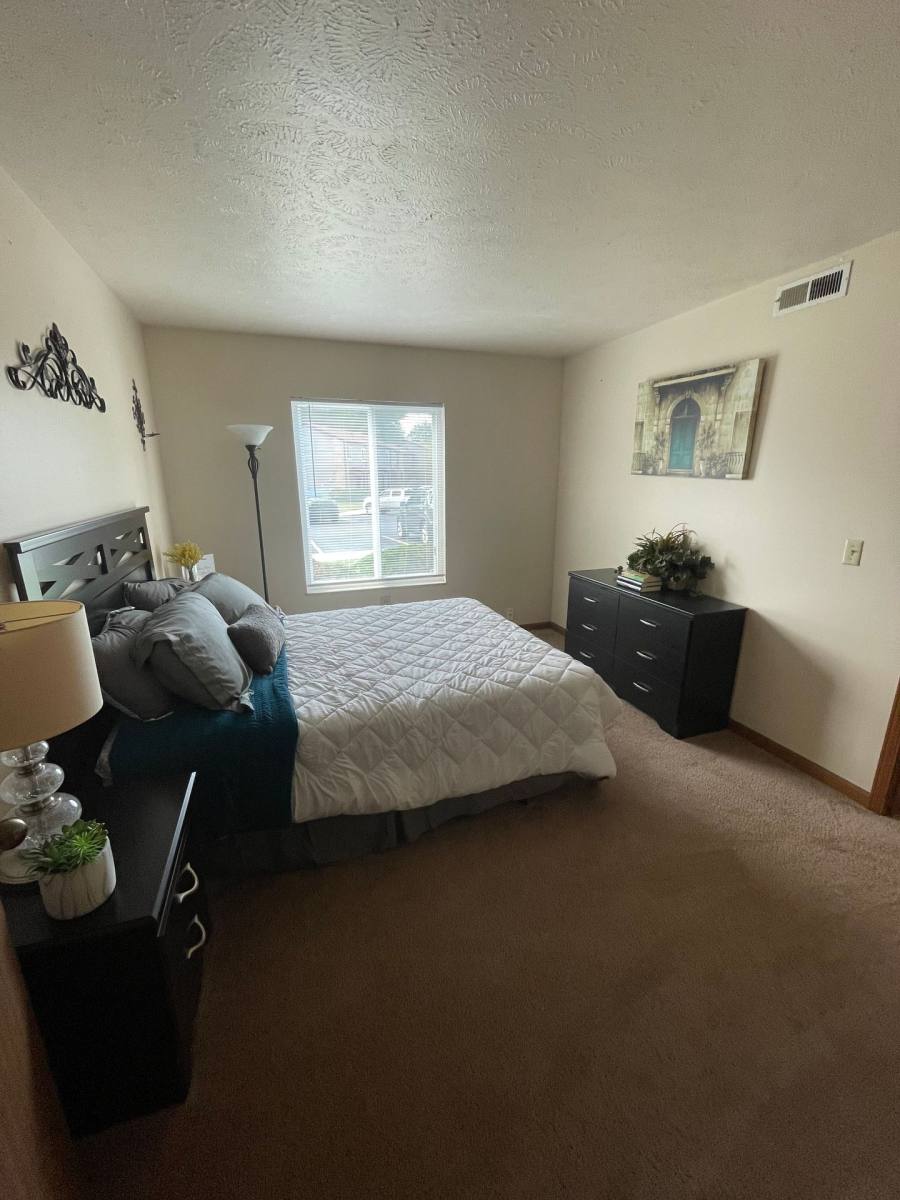 Townhouse for rent at 1710 Vale Park Rd, Valparaiso, IN 46383