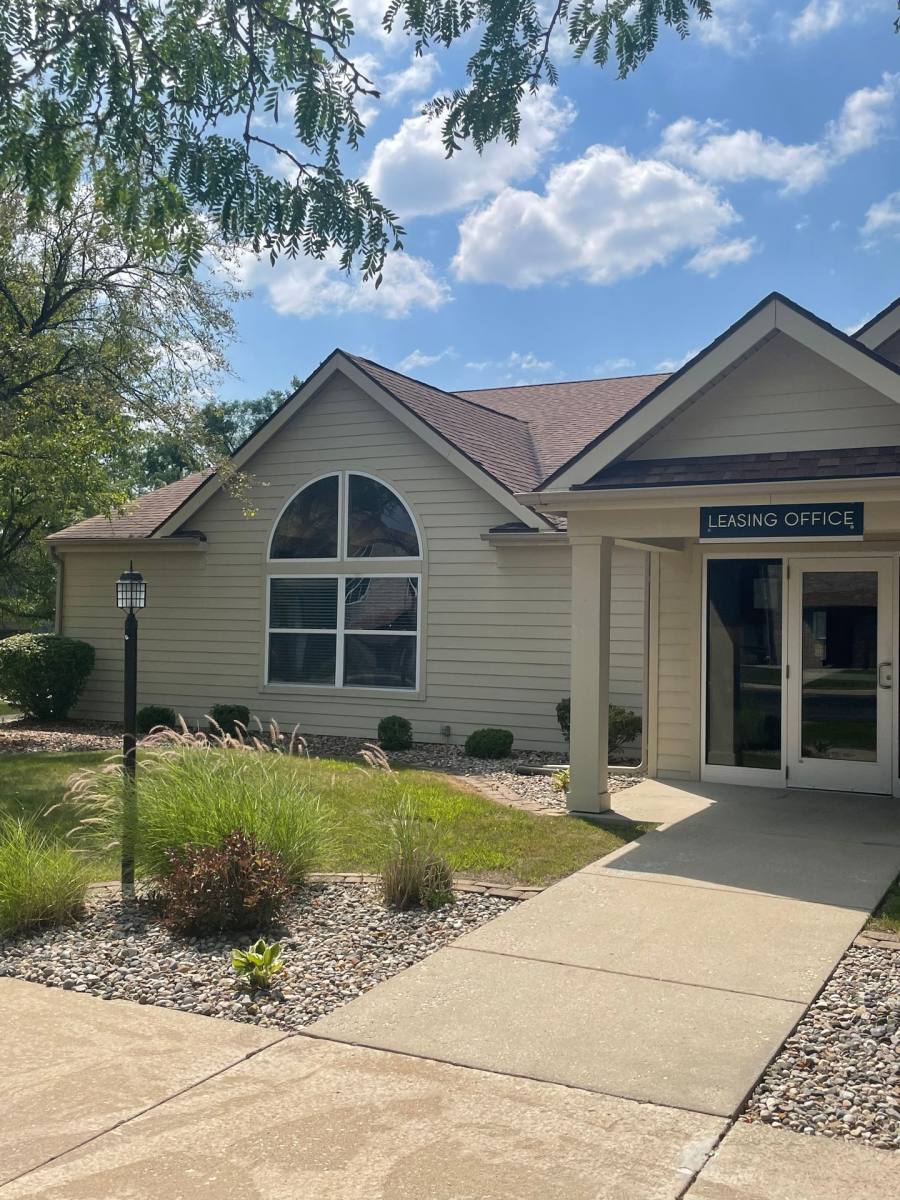 Townhouse for rent at 1710 Vale Park Rd, Valparaiso, IN 46383