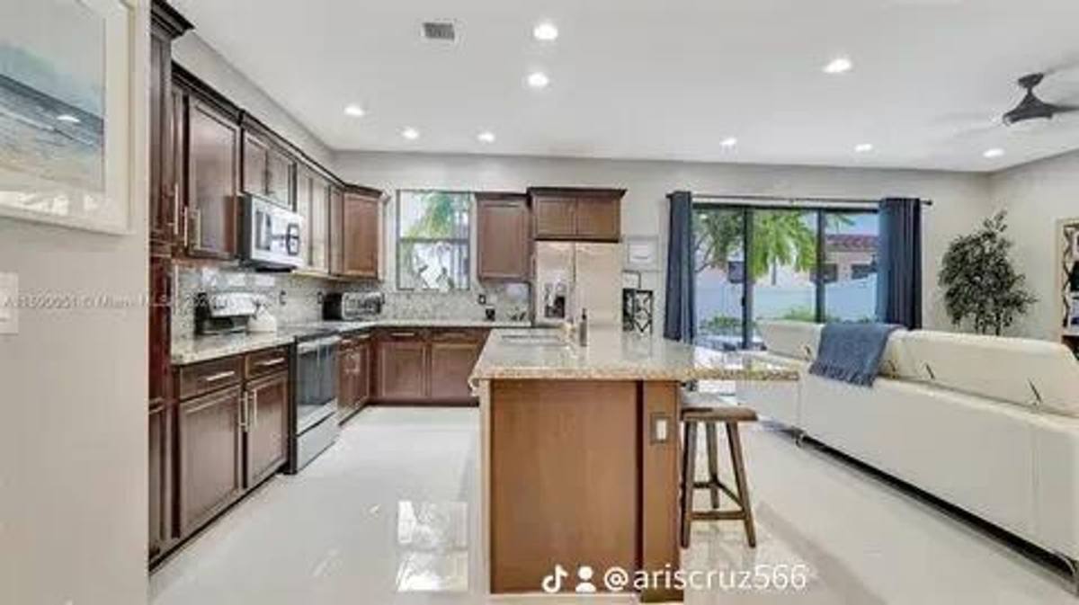 Townhouse for rent at 20908 NW 1st Dr, Hollywood, FL 33029