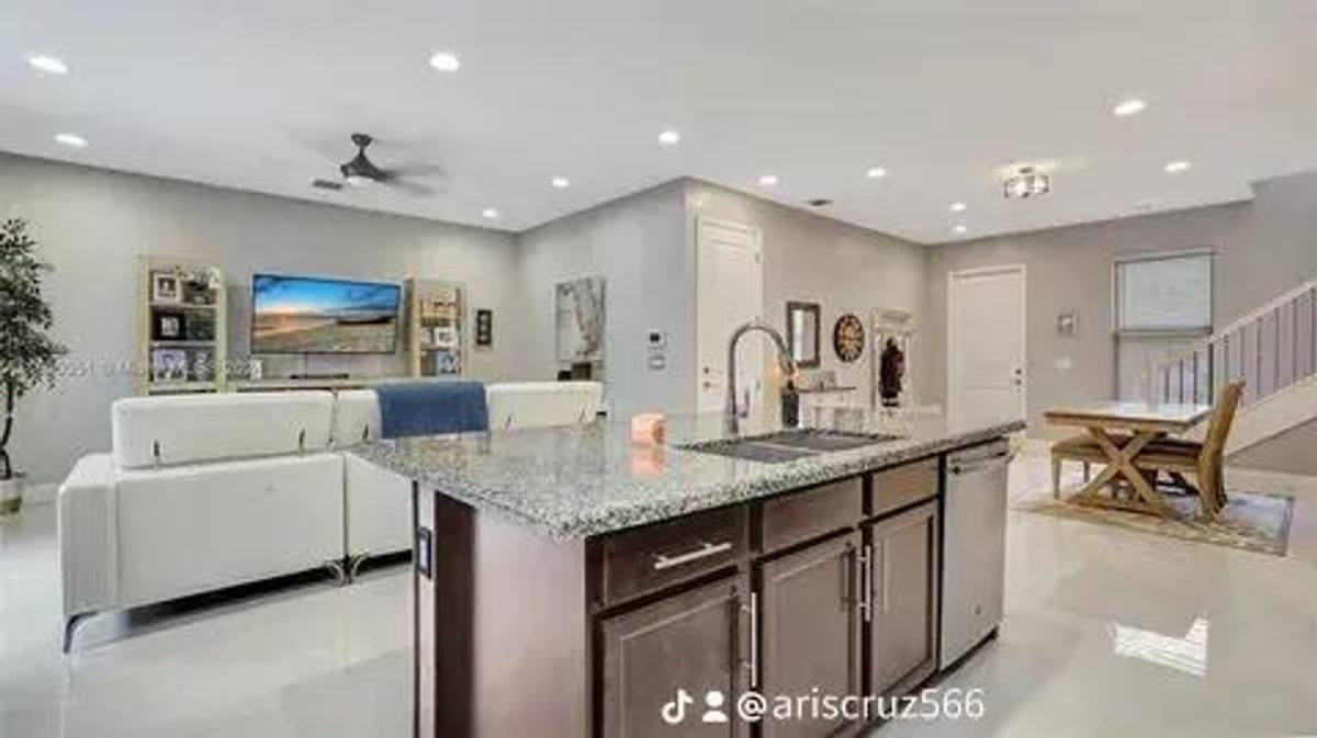 Townhouse for rent at 20908 NW 1st Dr, Hollywood, FL 33029