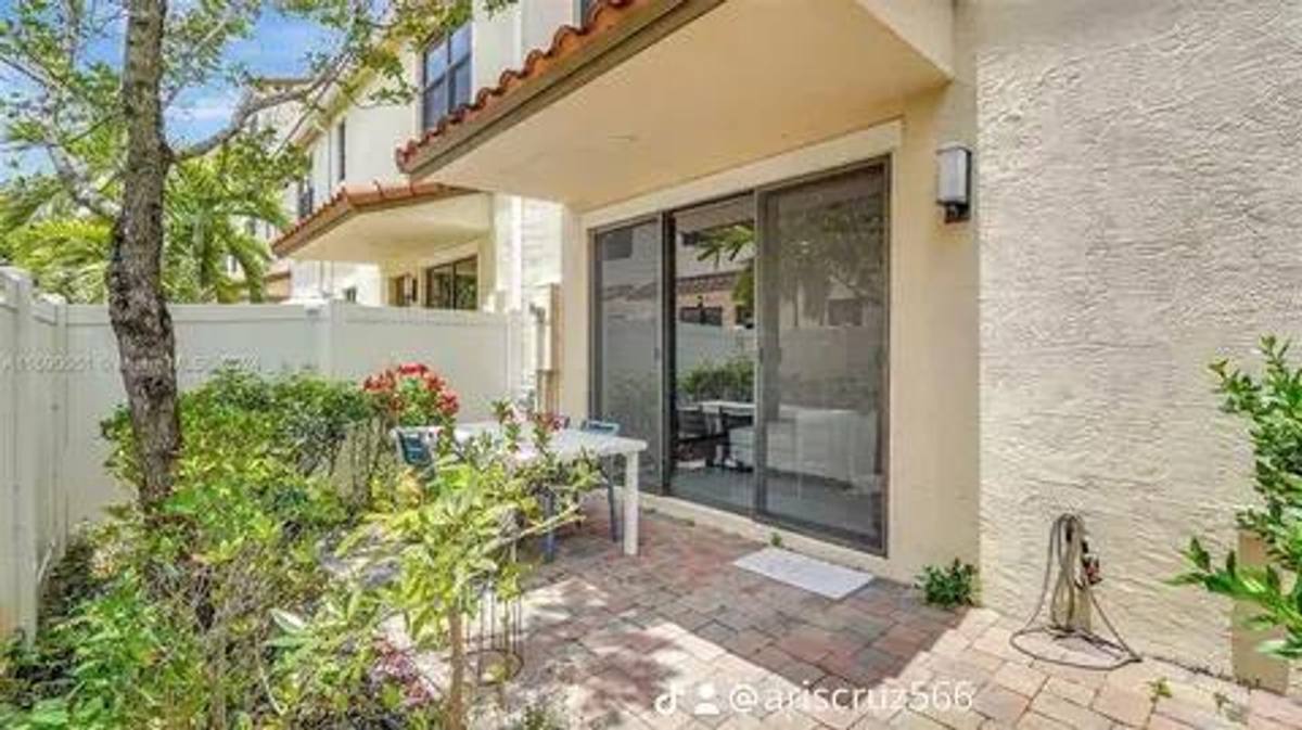 Townhouse for rent at 20908 NW 1st Dr, Hollywood, FL 33029