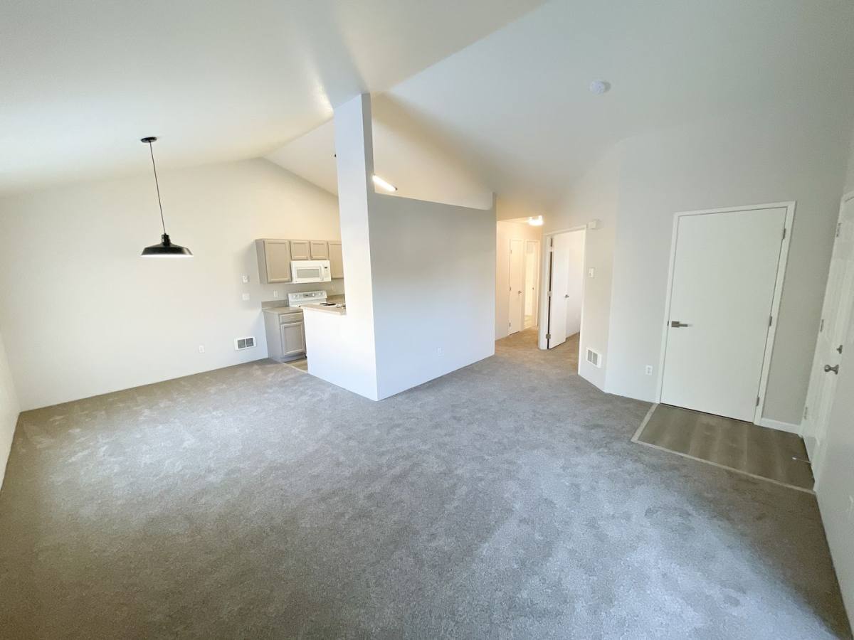 Apartment for rent at 5630-5632-5634-5636 N Hills Dr, Klamath Falls, OR 97603