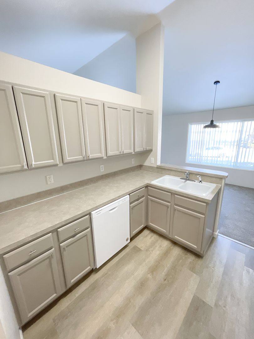 Apartment for rent at 5630-5632-5634-5636 N Hills Dr, Klamath Falls, OR 97603