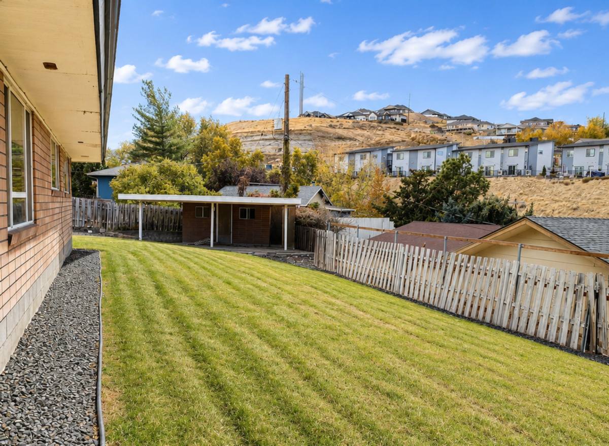 House for rent at 606 Anchor Place, Selah, WA 98942