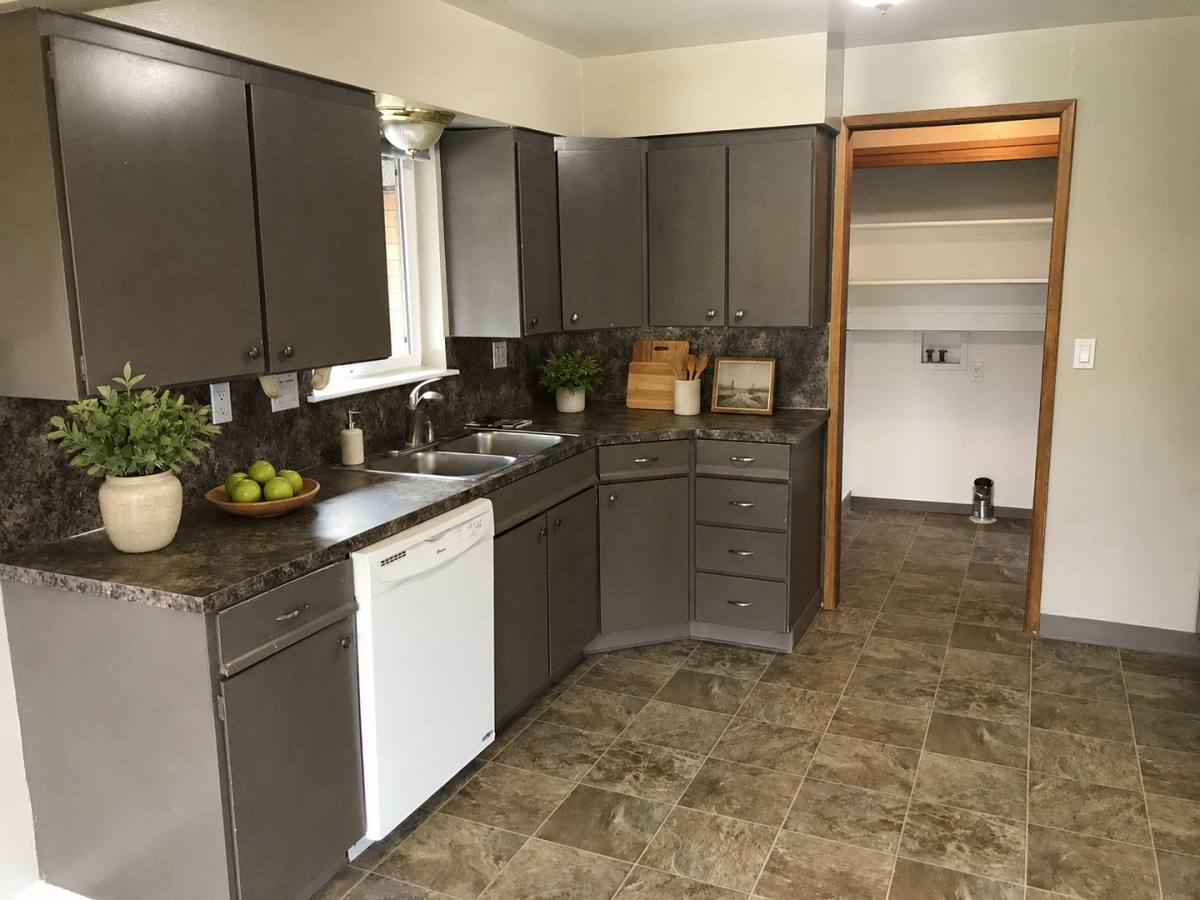 House for rent at 606 Anchor Place, Selah, WA 98942