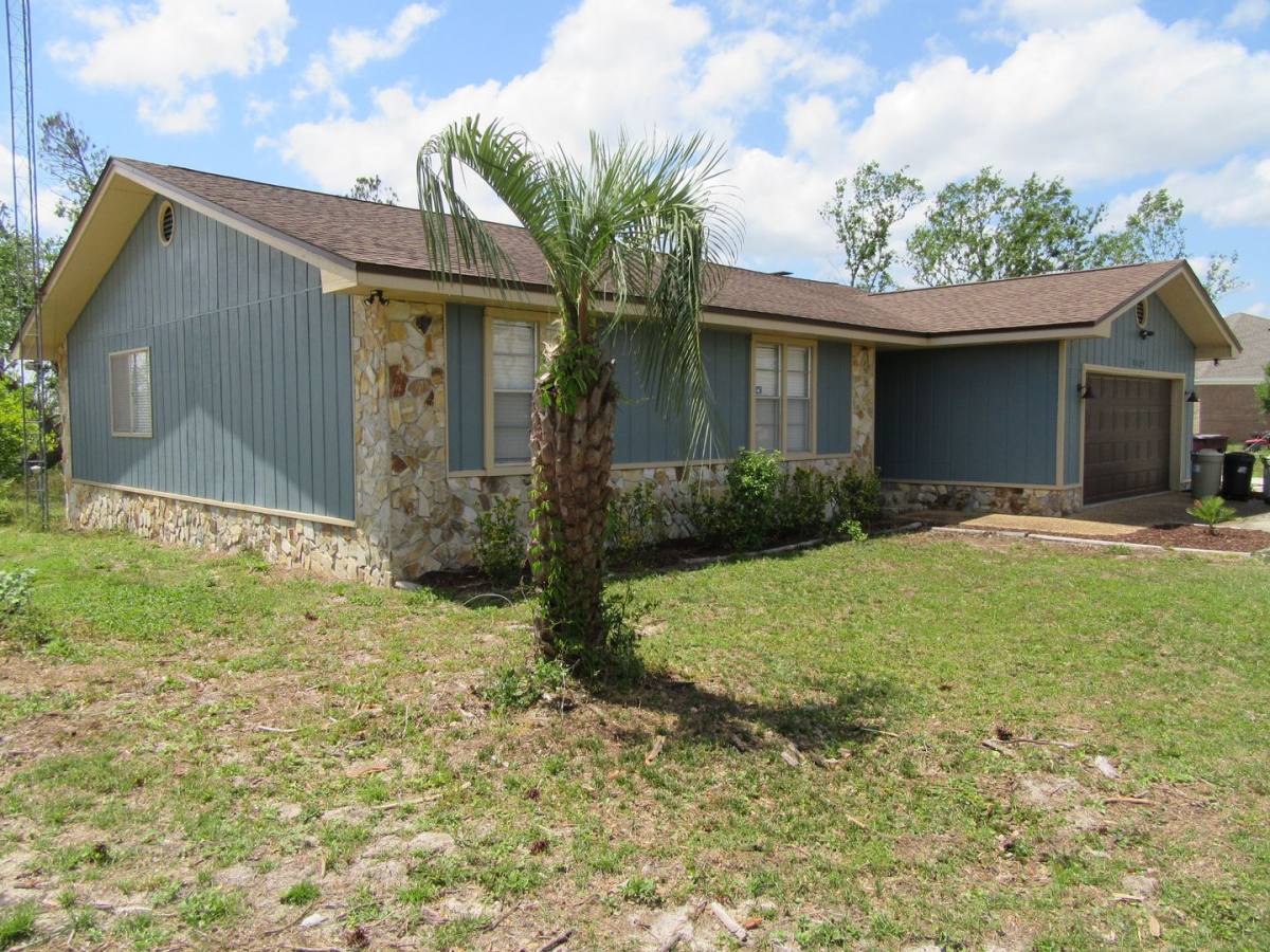 House for rent at 8629 Deerpoint Dr, Youngstown, FL 32466