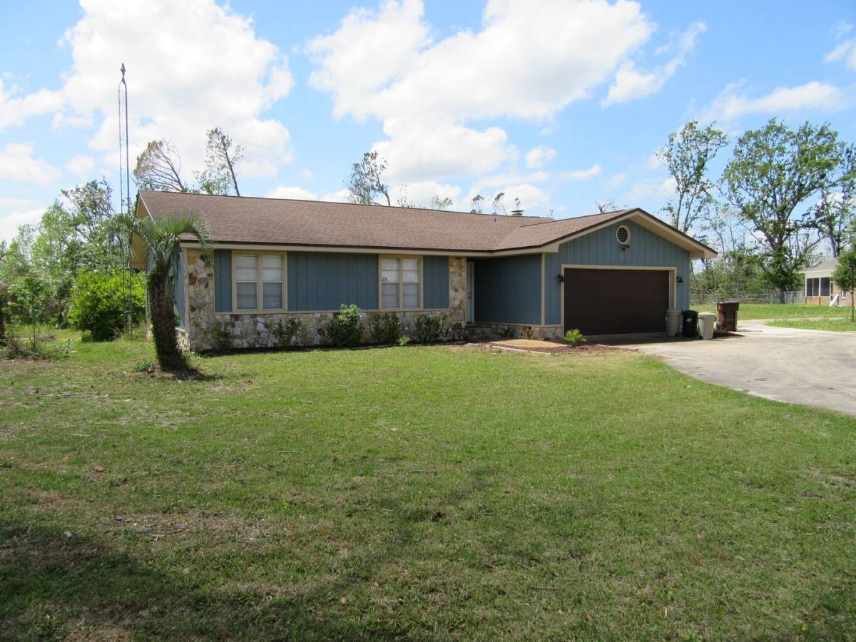 House for rent at 8629 Deerpoint Dr, Youngstown, FL 32466