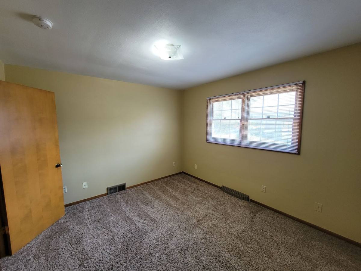 Apartment for rent at 2105 Crescent Dr, Cedar Falls, IA 50613