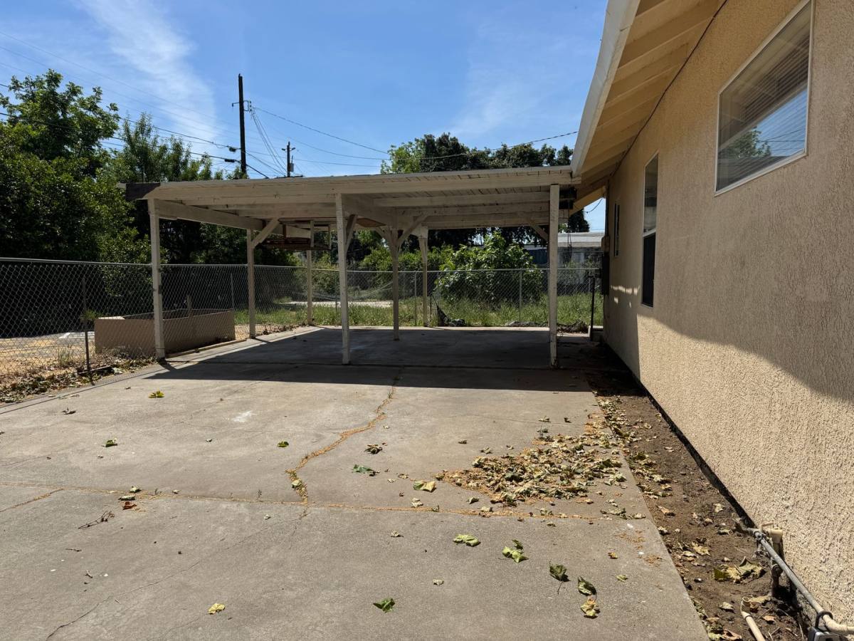 House for rent at 114 E 4th St, Stockton, CA 95206