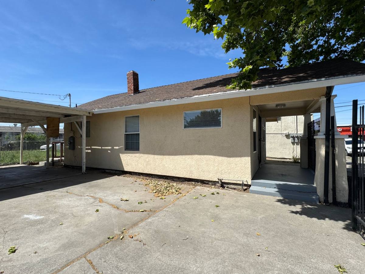 House for rent at 114 E 4th St, Stockton, CA 95206