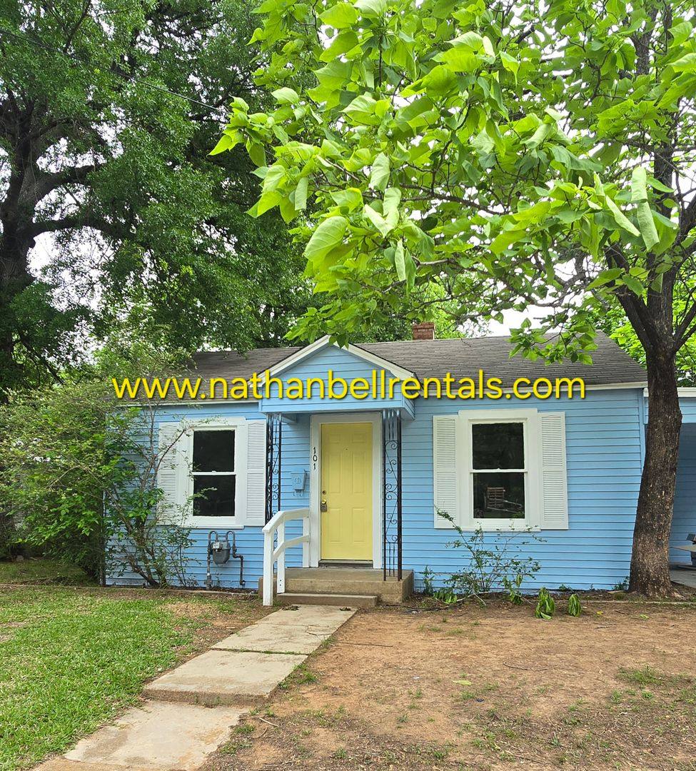 House for rent at 101 SE 23rd St, Paris, TX 75460