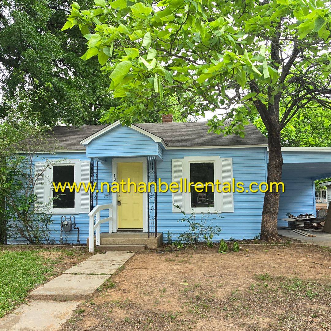 House for rent at 101 SE 23rd St, Paris, TX 75460