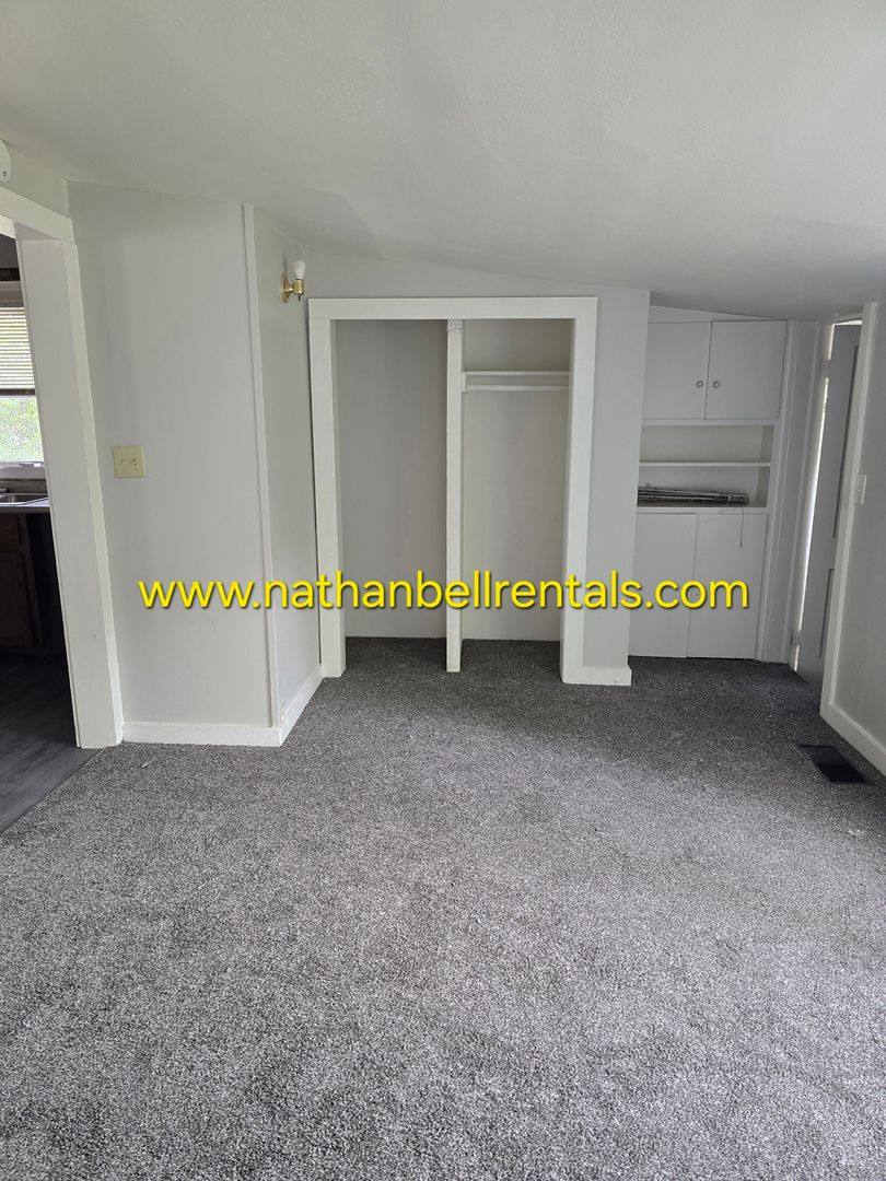 House for rent at 101 SE 23rd St, Paris, TX 75460