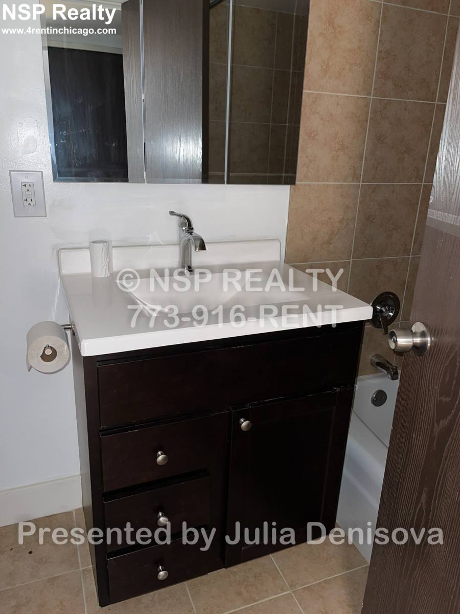 Apartment for rent at 525 N Quentin, Palatine, IL 60067