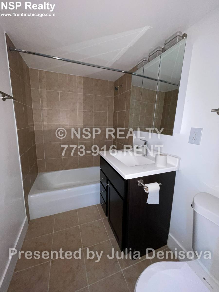 Apartment for rent at 525 N Quentin, Palatine, IL 60067