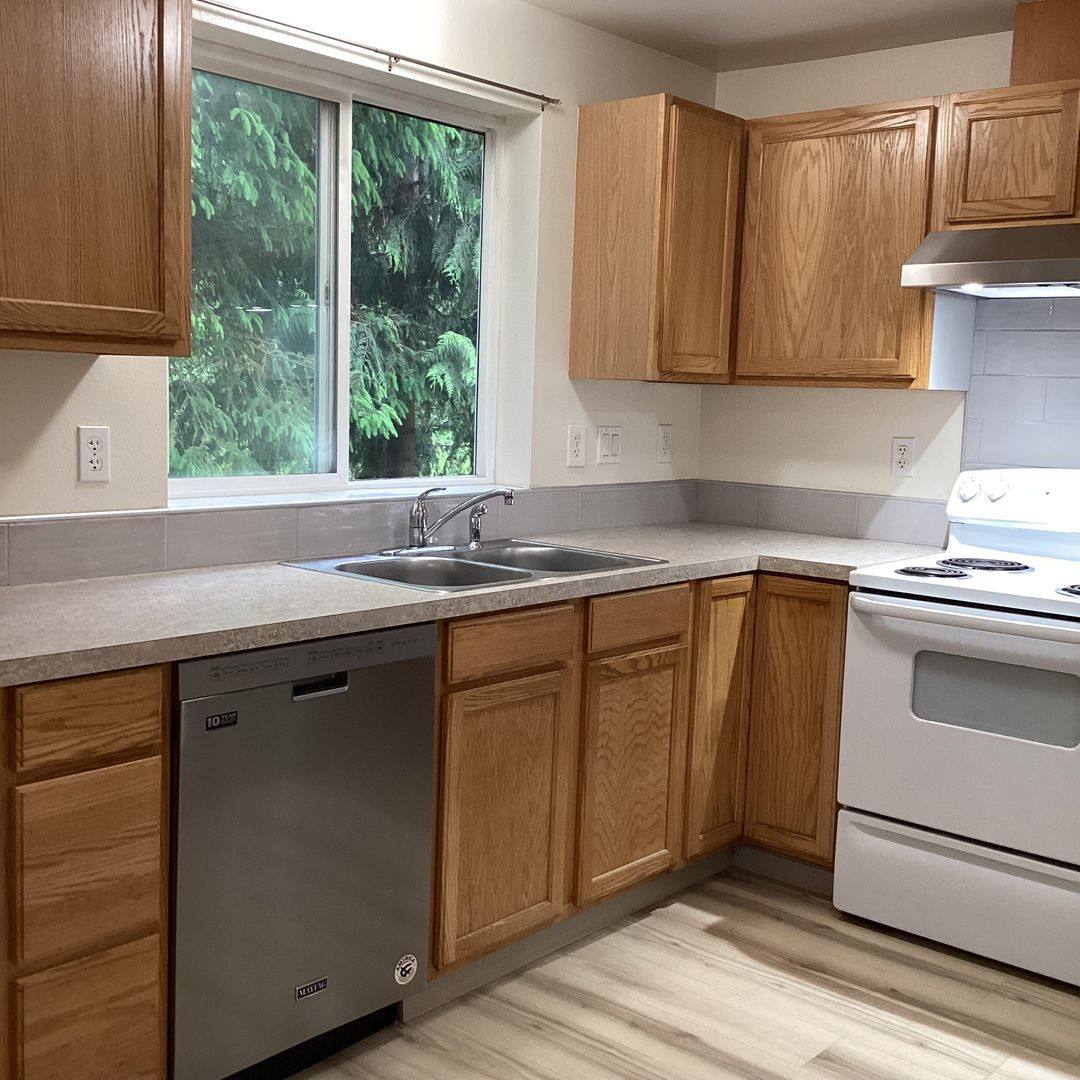 Townhouse for rent at 1826 98th Place SW, Everett, WA 98204