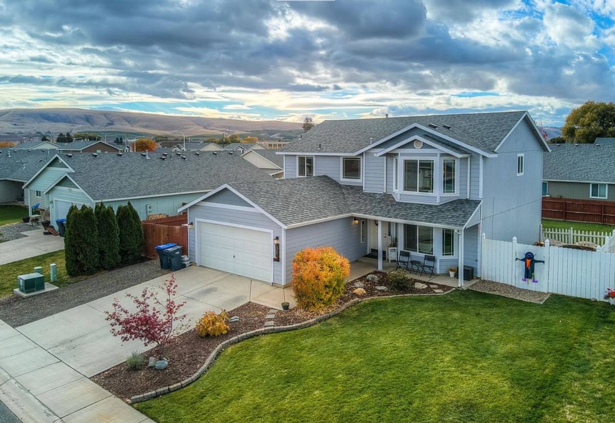 House for rent at 108 N Galena St, Moxee, WA 98936