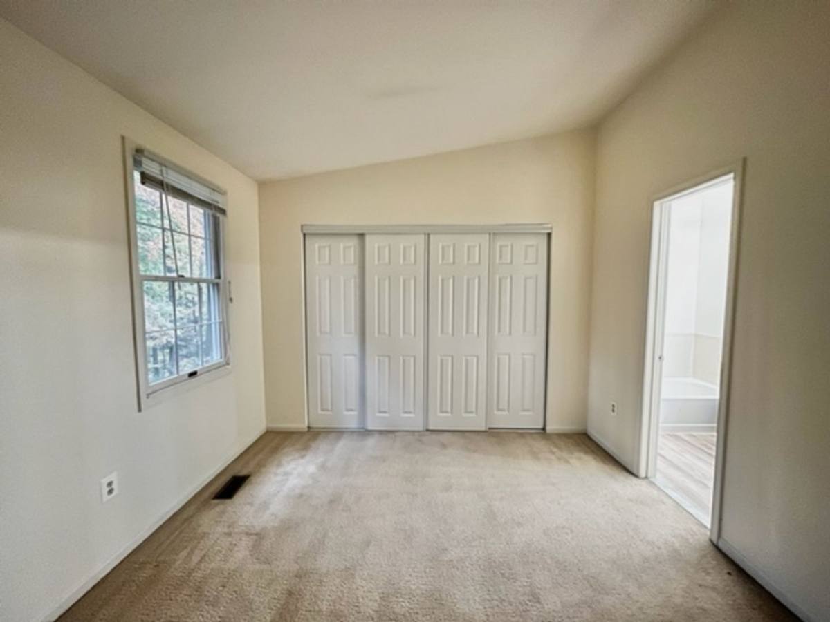 Townhouse for rent at 17120 Briardale Rd, Derwood, MD 20855