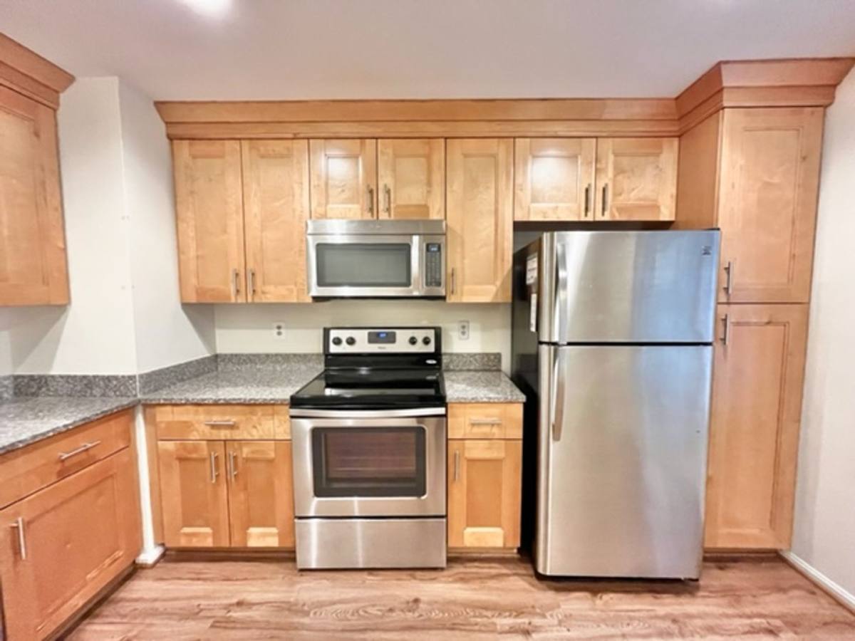 Townhouse for rent at 17120 Briardale Rd, Derwood, MD 20855
